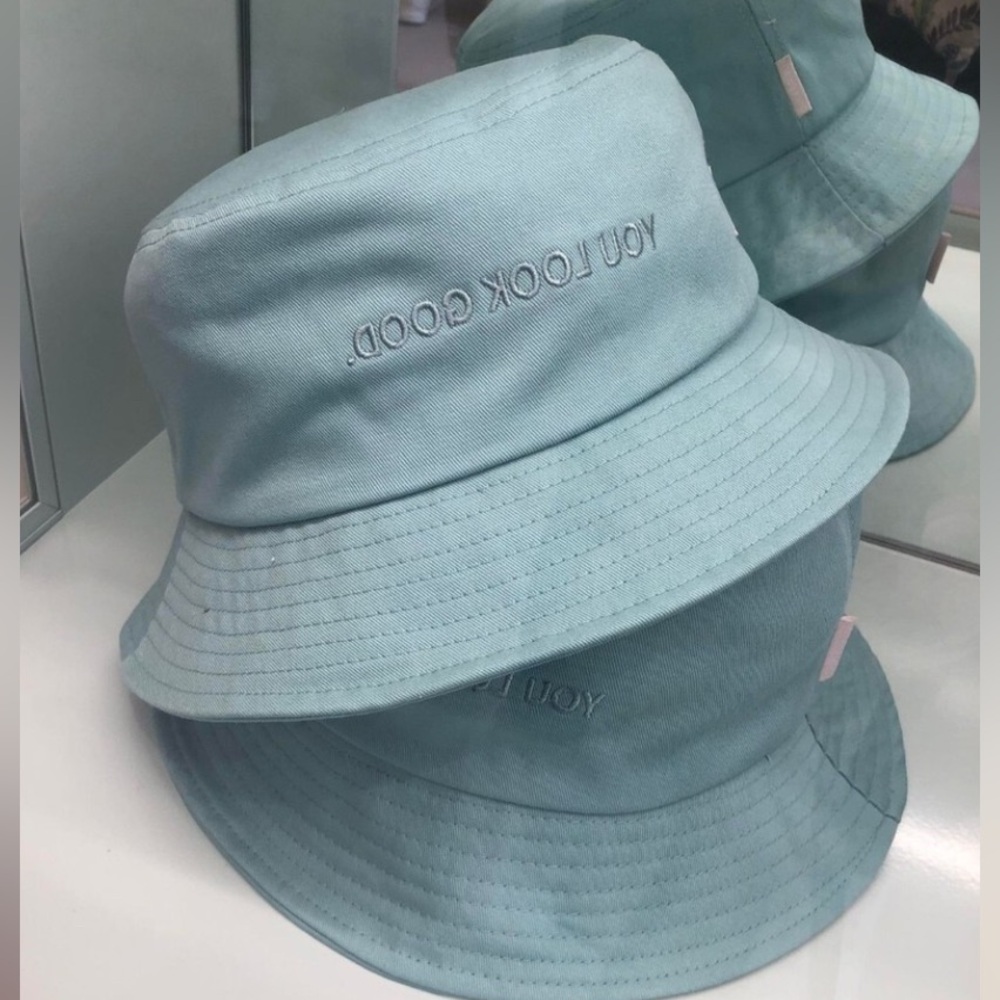 NEW Glossier Chicago Exclusive Park Green (Turquoise)  Bucket Hat -RARE!